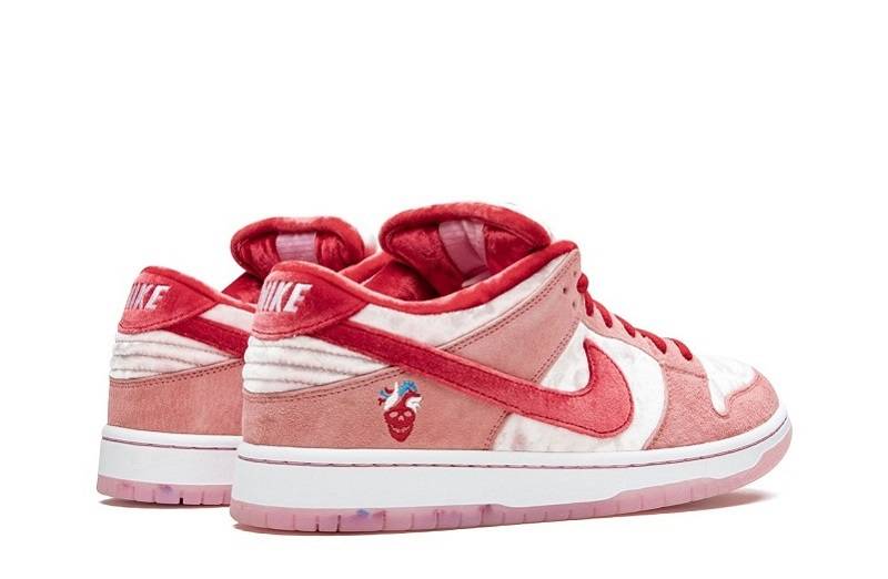 Strangelove X Dunk Low Sb “Valentine'S Day”