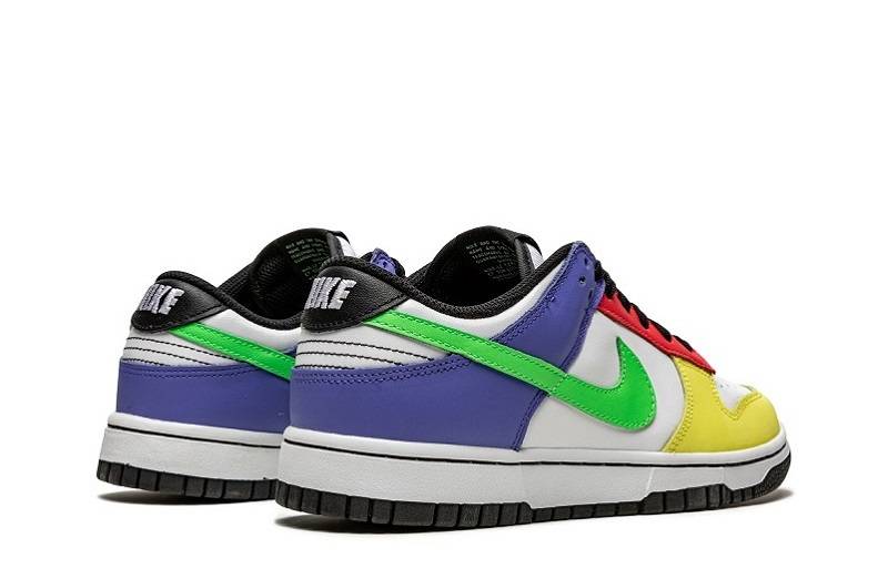 Dunk Low Wmns “Green Strike”