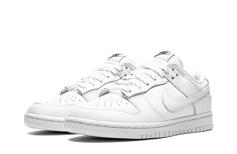 Dunk Low “Triple White”