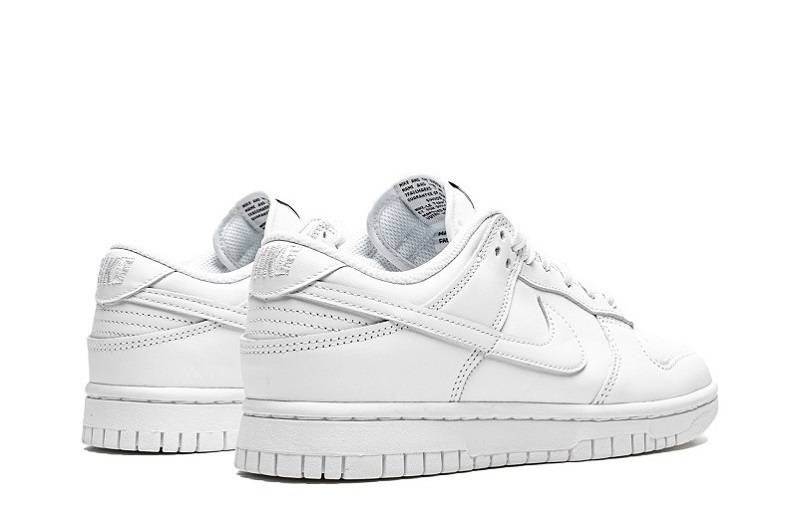 Dunk Low “Triple White”