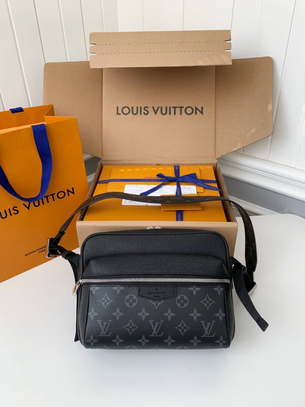 Louis Vuitton Borsa Messenger Outdoor M30233，Size：26*20*10.5cm