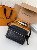 Louis Vuitton Borsa Messenger Outdoor M30233，Size：26*20*10.5cm