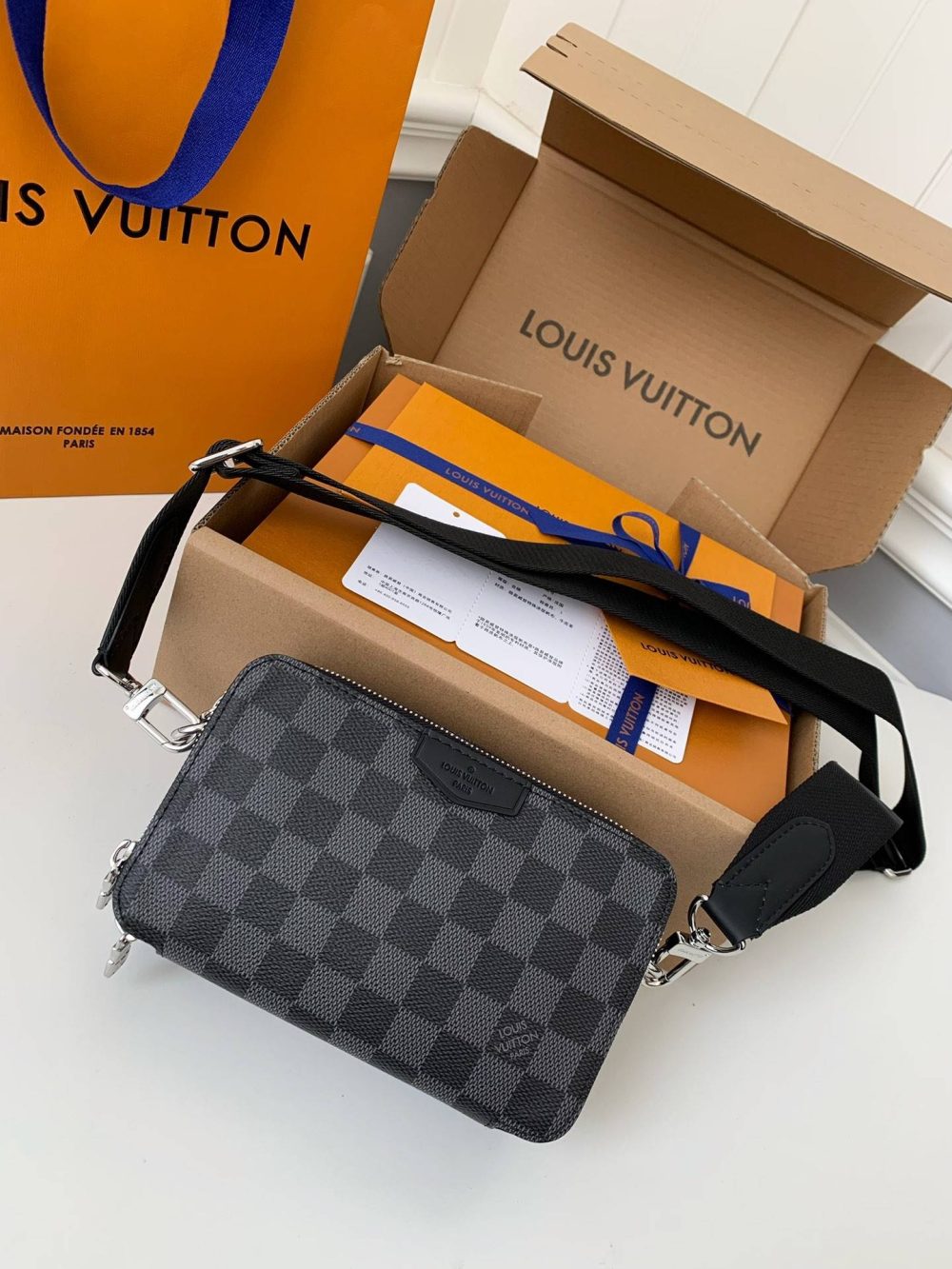 Louis Vuitton Portafoglio indossabile Alpha N60418，Size：18.5*11*6.5cm