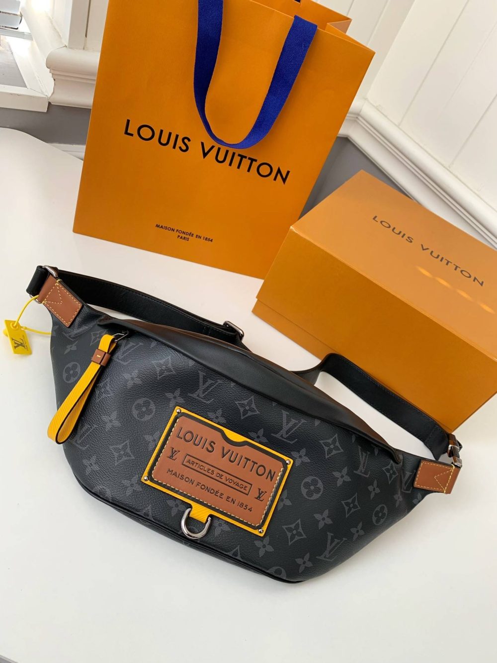 Louis Vuitton Marsupio Discovery M45220，Size：47*20*9cm