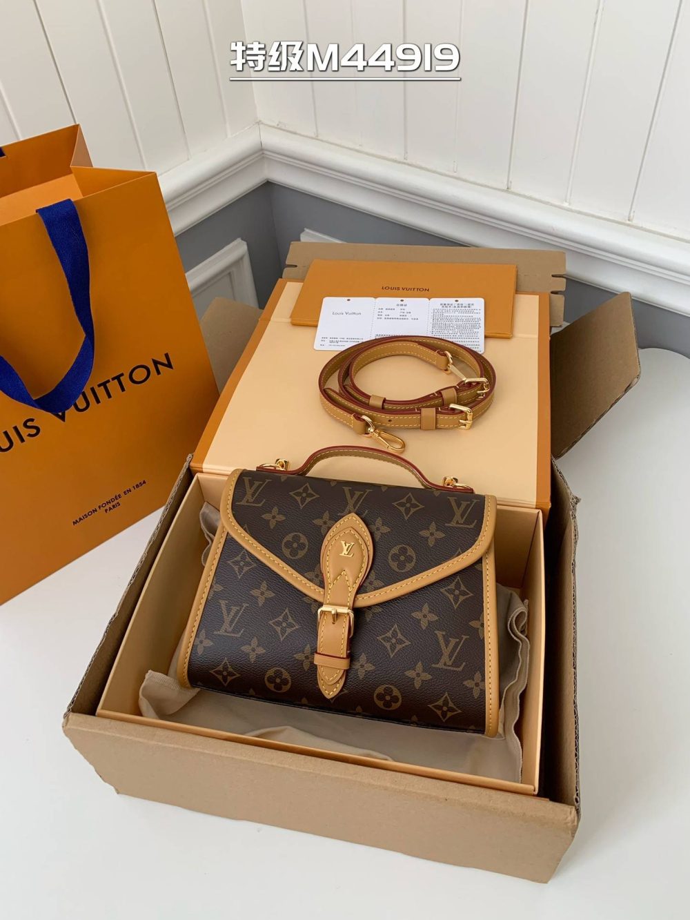 Louis Vuitton IVY M44919，Size：23.5*18*9cm