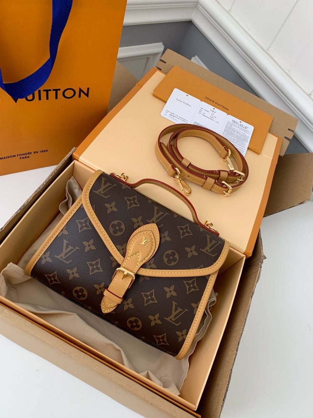 Louis Vuitton IVY M44919，Size：23.5*18*9cm