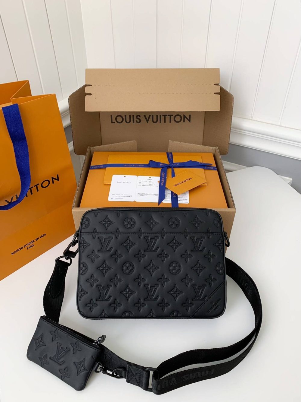 LOUIS VUITTON DUO messenger bag M69827 SIZE：26*18.5*5cm