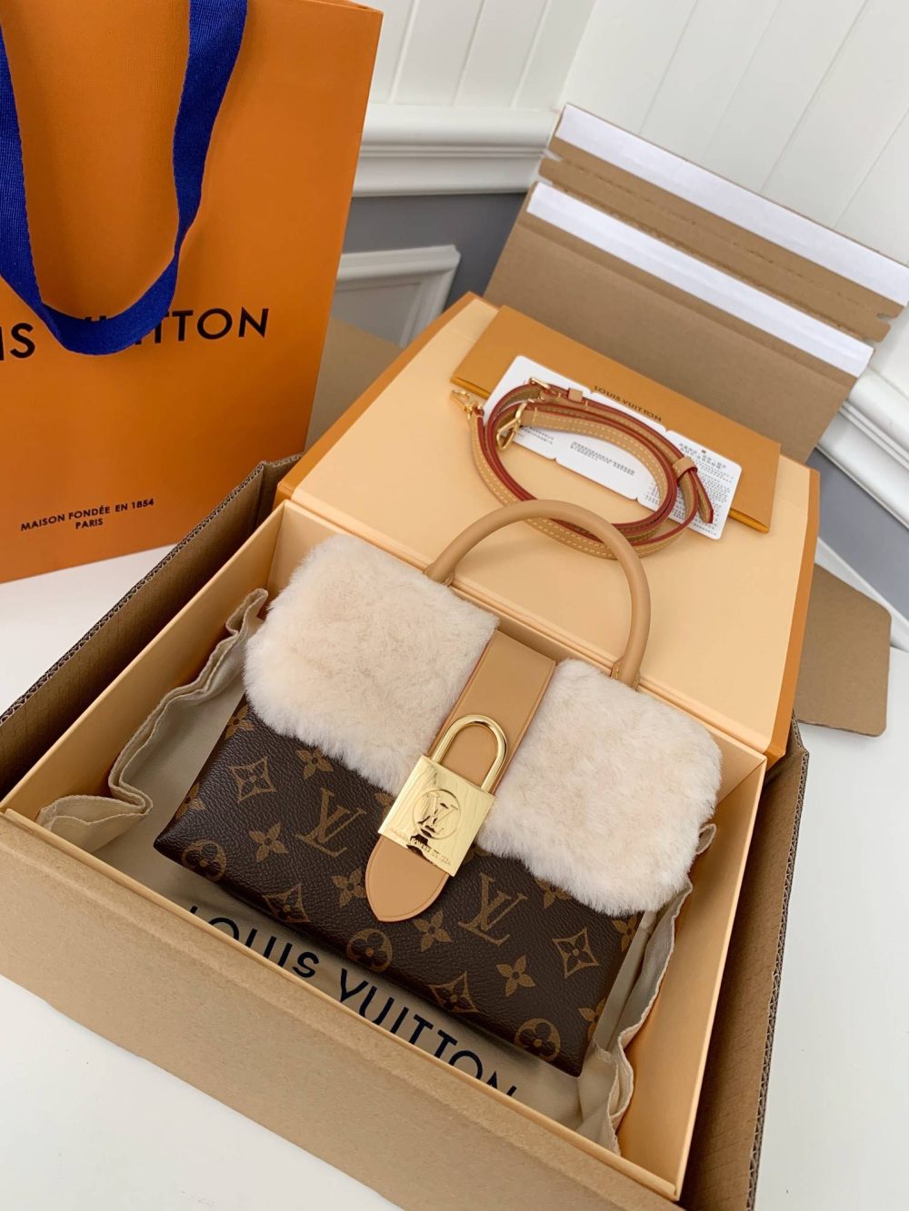 LOUIS VUITTON LOCKY BB frame M46318 size：20*16*7.5cm