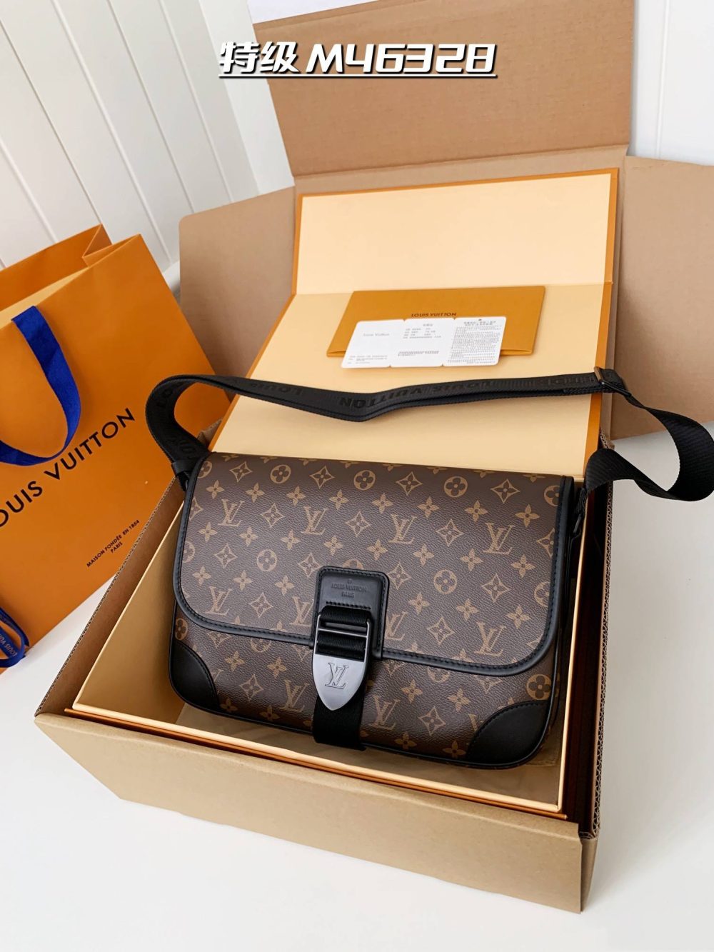 LOUIS VUITTON ARCHY messenger bag M46328 SIZE:35*24*8CM