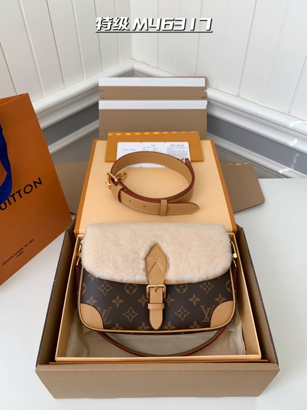 LOUIS VUITTON DIANE baguette M46317 size:9*15*24cm