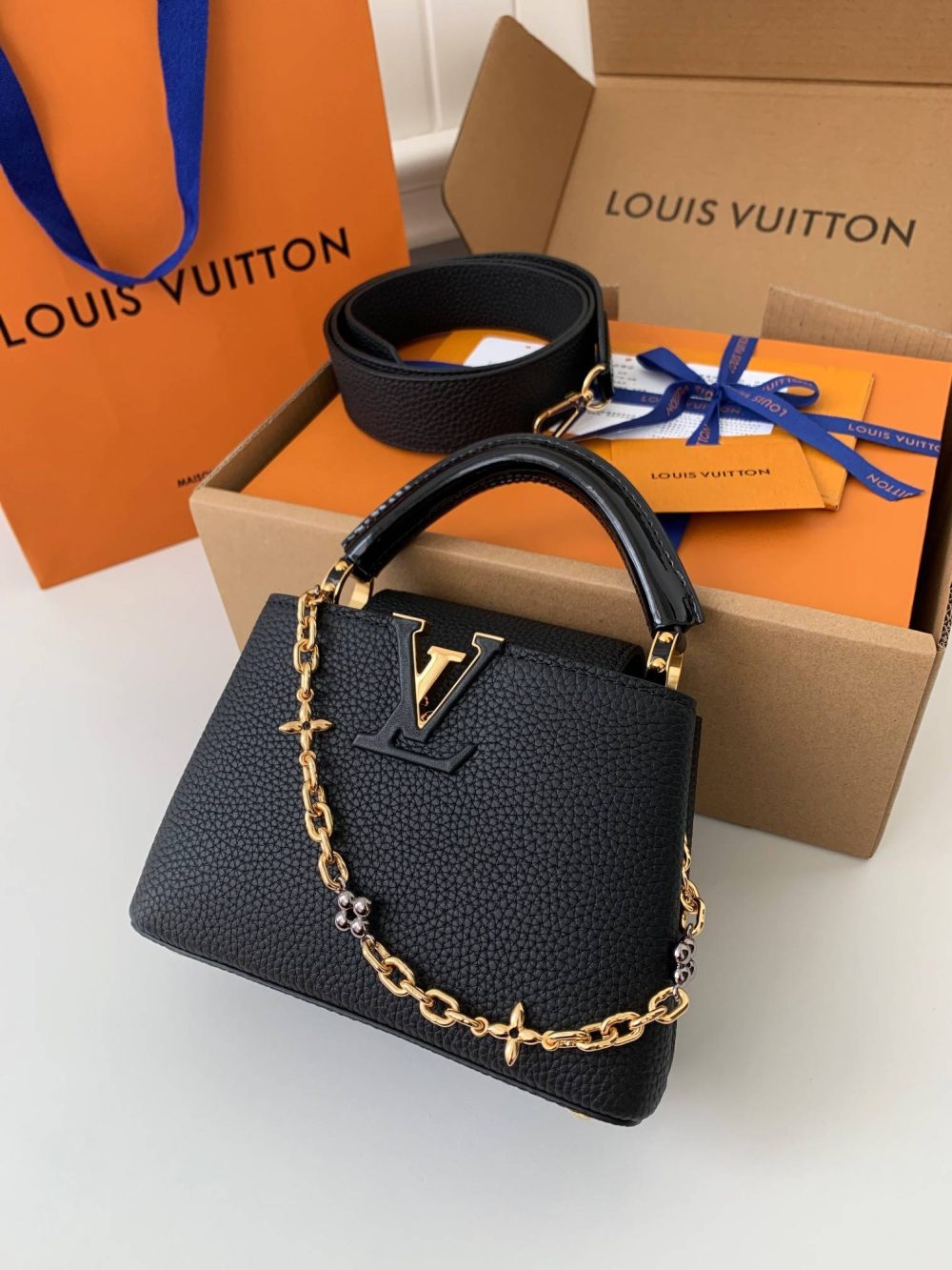 LOUIS VUITTON Capucines mini frame M80239 size:21*14*8cm