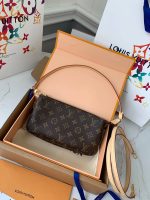 LOUIS VUITTON Pochette Accessories M40712 size：23.5*13.5cm