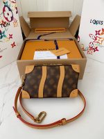 LOUIS VUITTON SOFT TRUNK frame M81580 SIZE:22.5*14*5cm