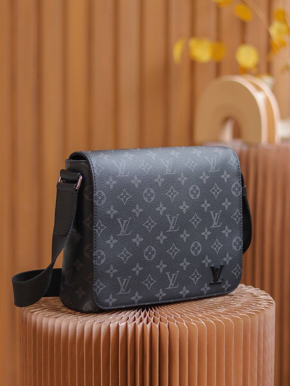 LOUIS VUITTON Bag