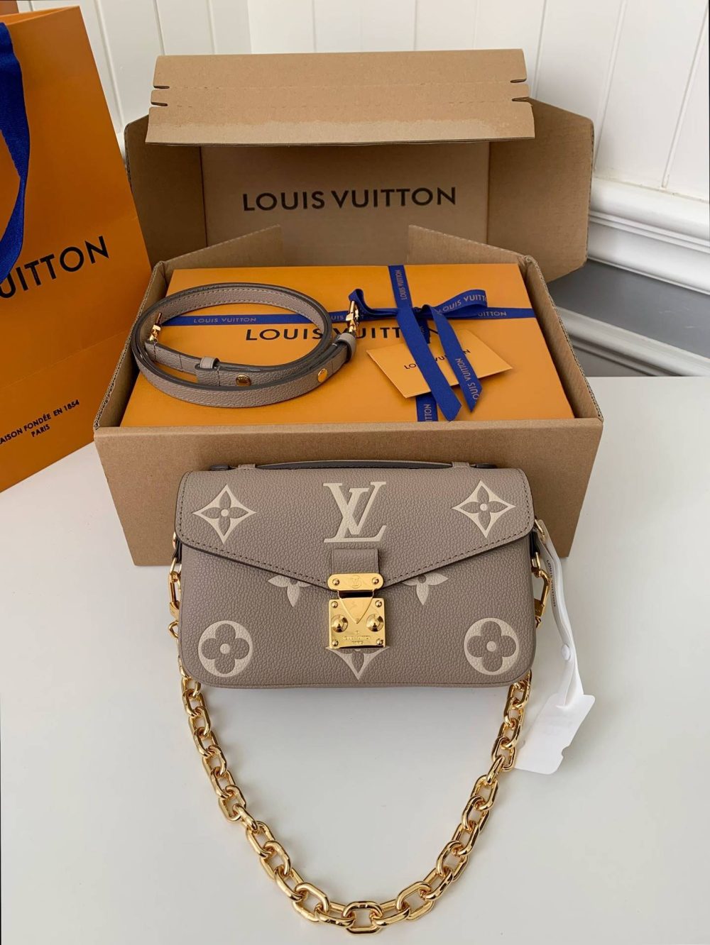 Louis Vuitton counter classic hot selling Pochette Métis East West bag M23081, 21.5 * 13.5 * 6cm