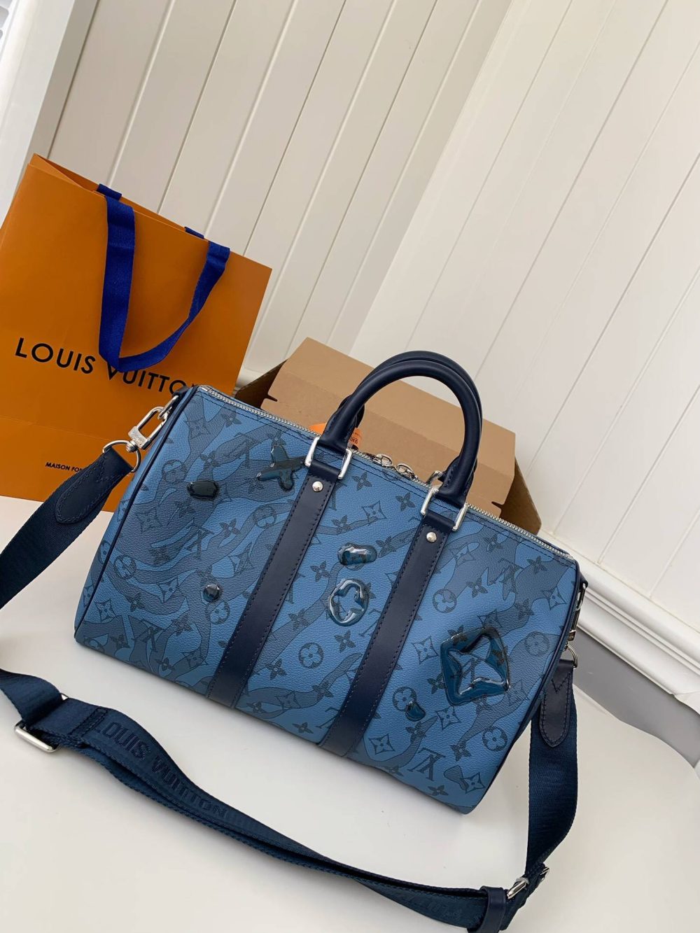 Louis Vuitton's seasonal new Keepall Bandoulière 35 handbag M22573, 34 * 21 * 16cm