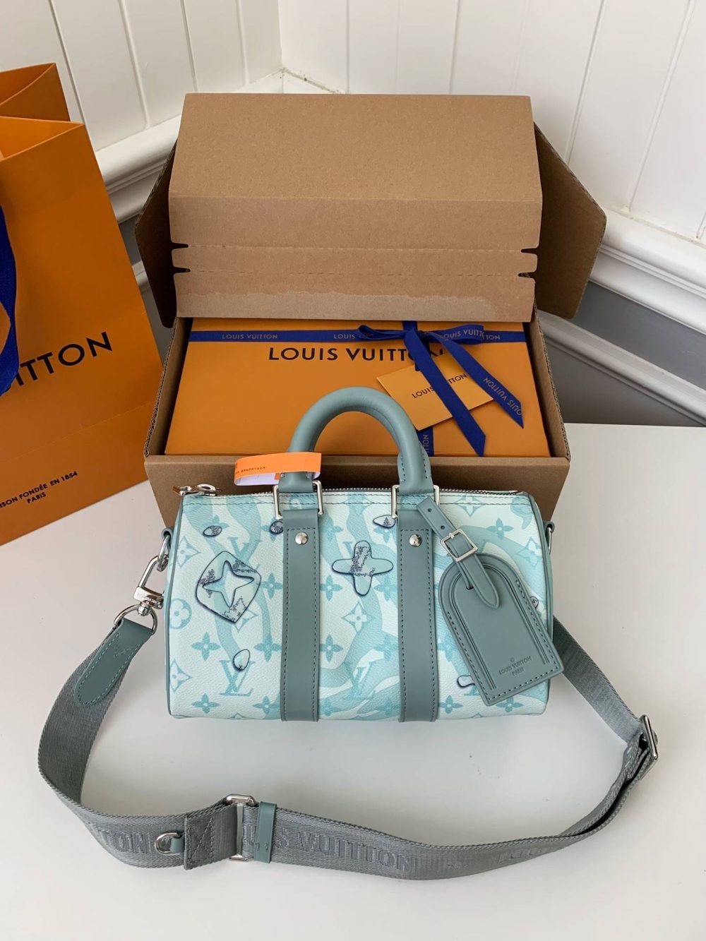 Louis Vuitton's seasonal new Keepall Bandoulière 25 handbag M22527，25*15*11cm