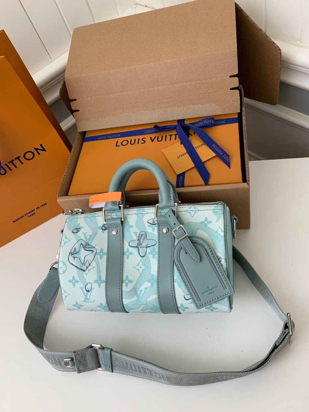 Louis Vuitton's seasonal new Keepall Bandoulière 25 handbag M22527，25*15*11cm