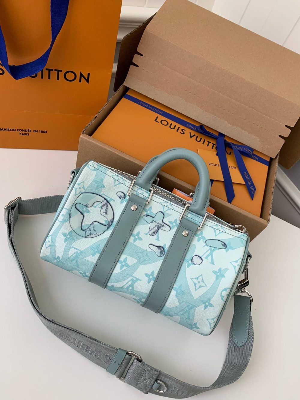 Louis Vuitton's seasonal new Keepall Bandoulière 25 handbag M22527，25*15*11cm