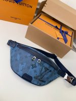 Louis Vuitton 2023 New DISCOVERY Droplet Blue Waistpack M22576 Size: 44 * 15 * 9cm