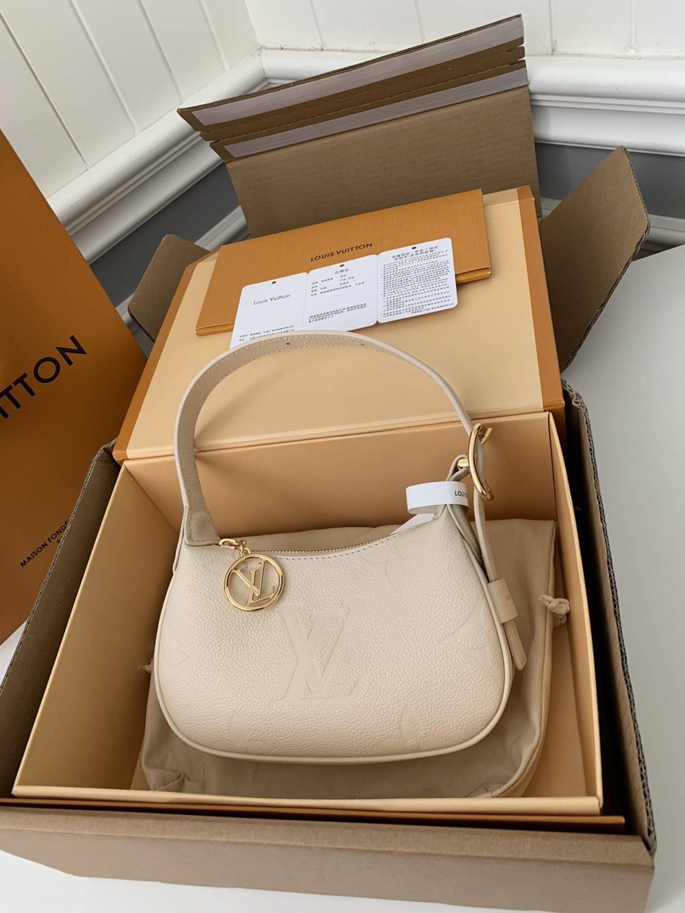 Louis Vuitton 23 New MINI MOON Handbag M82519, Top Quality Size: 20.5 * 11 * 5cm