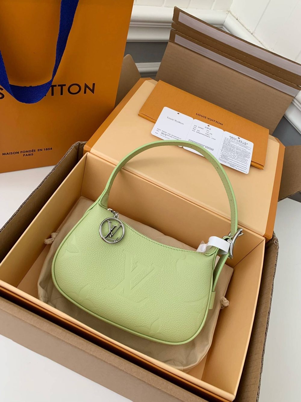 Louis Vuitton 23 New MINI MOON Handbag M82425, Top Quality Size: 20.5 * 11 * 5cm