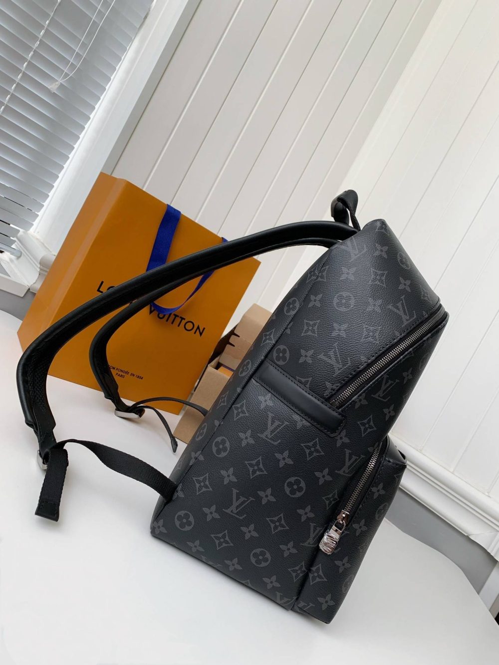 Louis Vuitton Men's DISCOVERY Black Flower Backpack M43186 Top Quality Size: 30 * 40 * 20cm