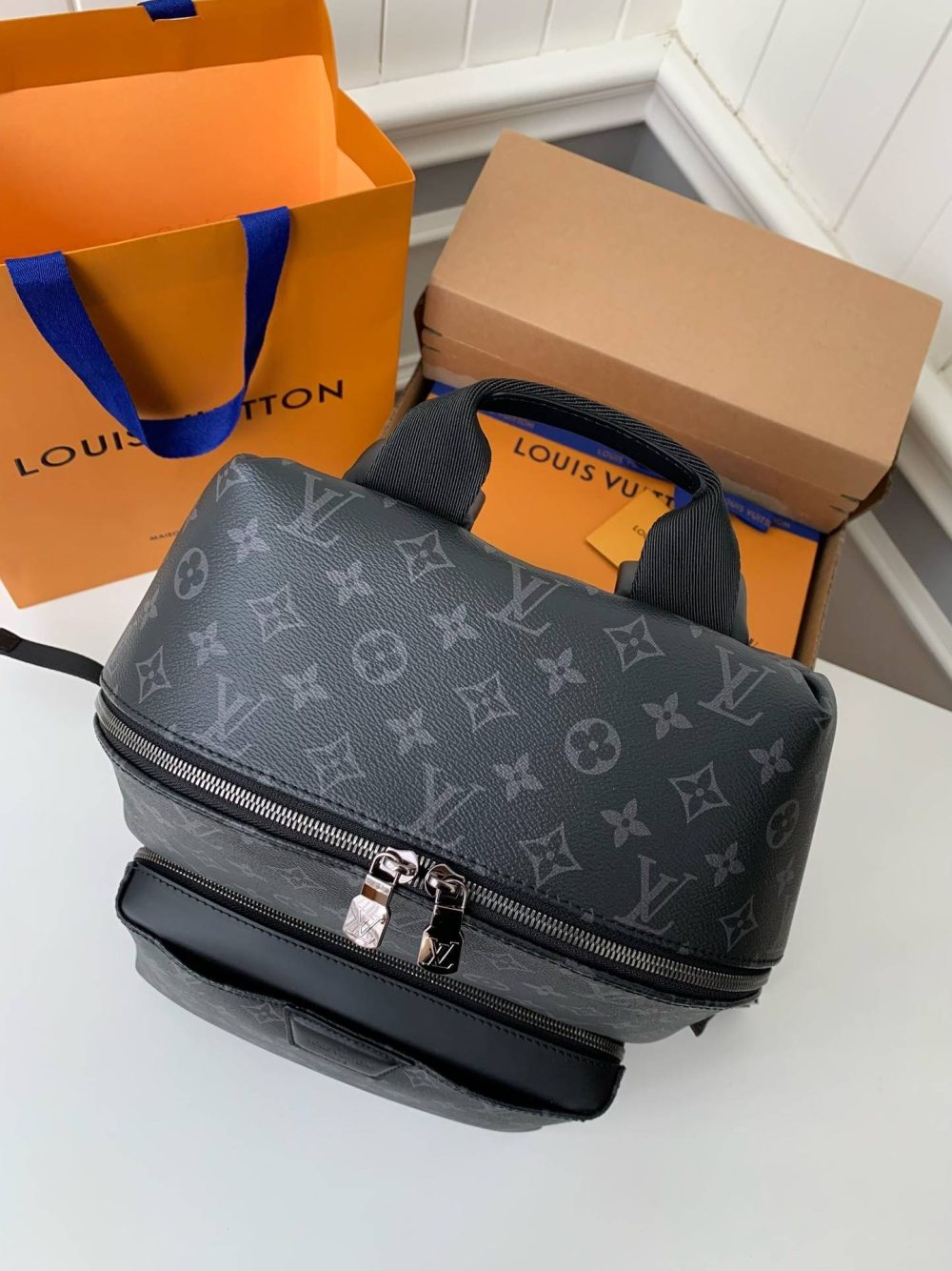 Louis Vuitton Men's DISCOVERY Black Flower Backpack M43186 Top Quality Size: 30 * 40 * 20cm