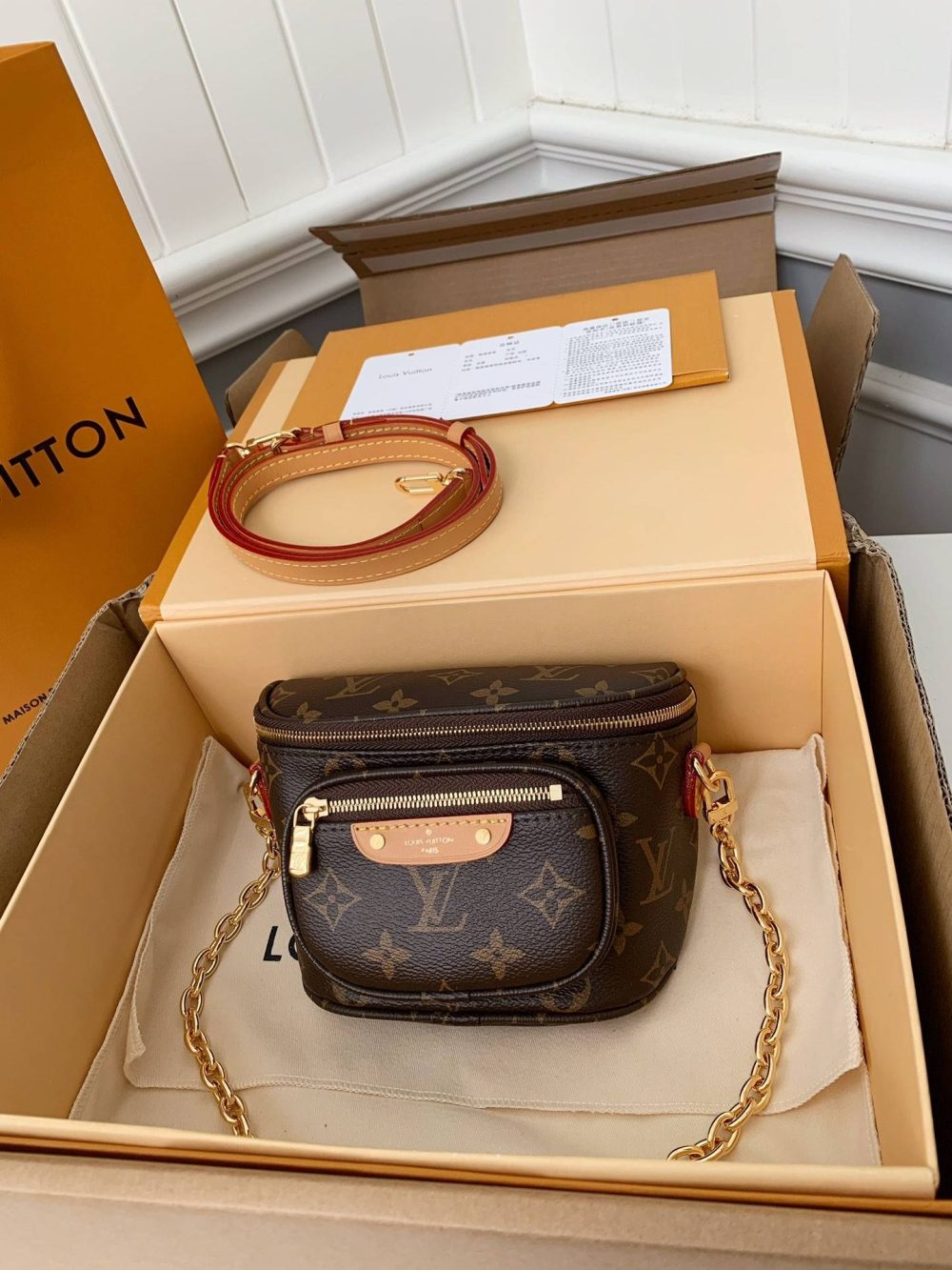 Louis Vuitton's new MINI BUMBAG vintage handbag for the season M82335 is of top quality