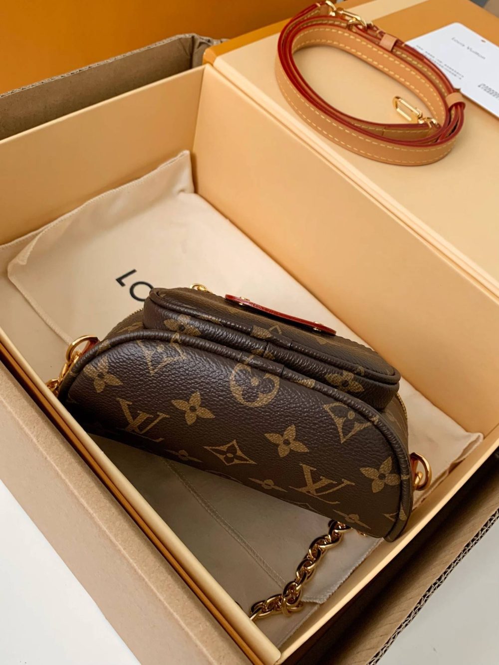 Louis Vuitton's new MINI BUMBAG vintage handbag for the season M82335 is of top quality