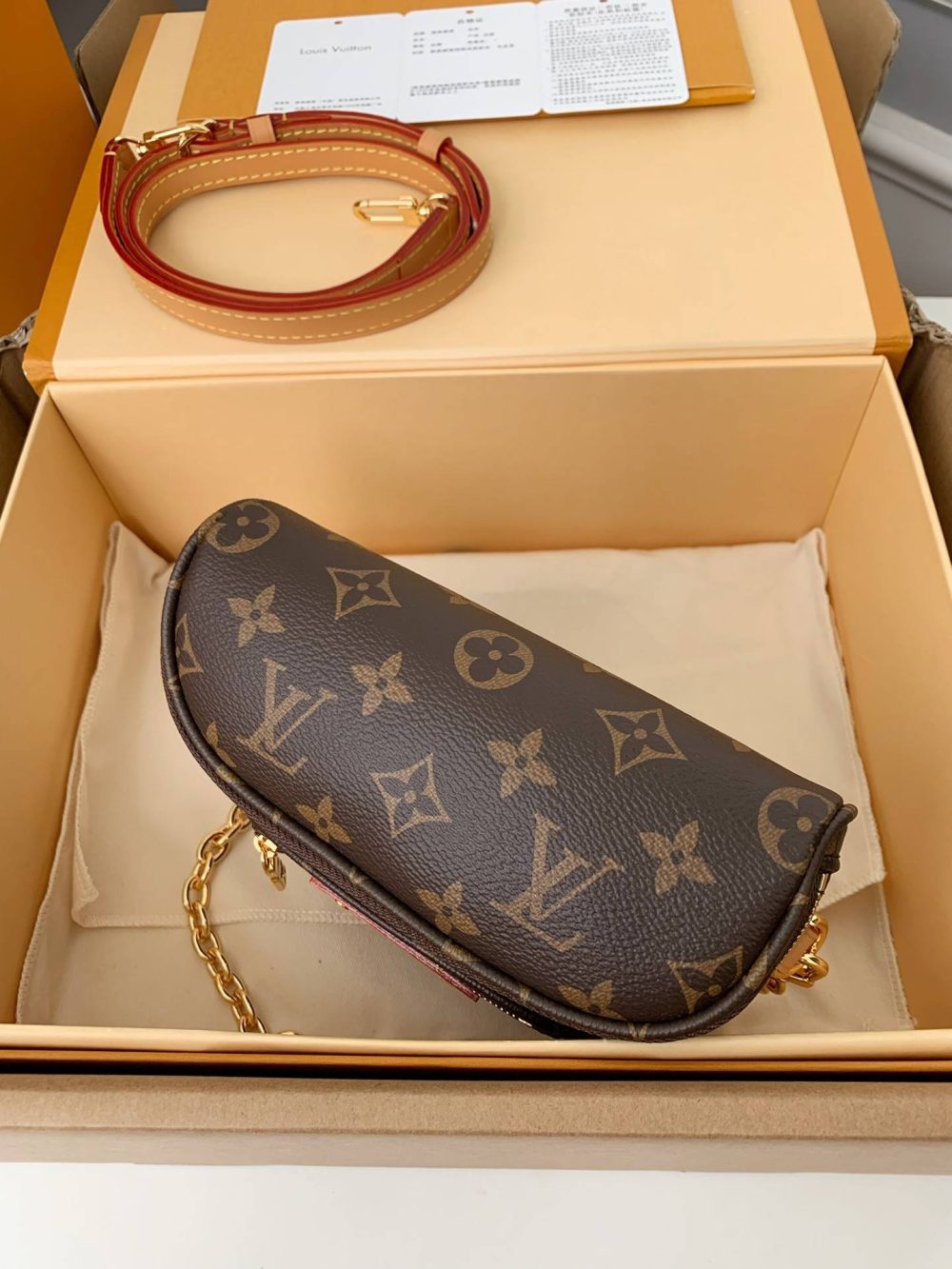 Louis Vuitton's new MINI BUMBAG vintage handbag for the season M82335 is of top quality