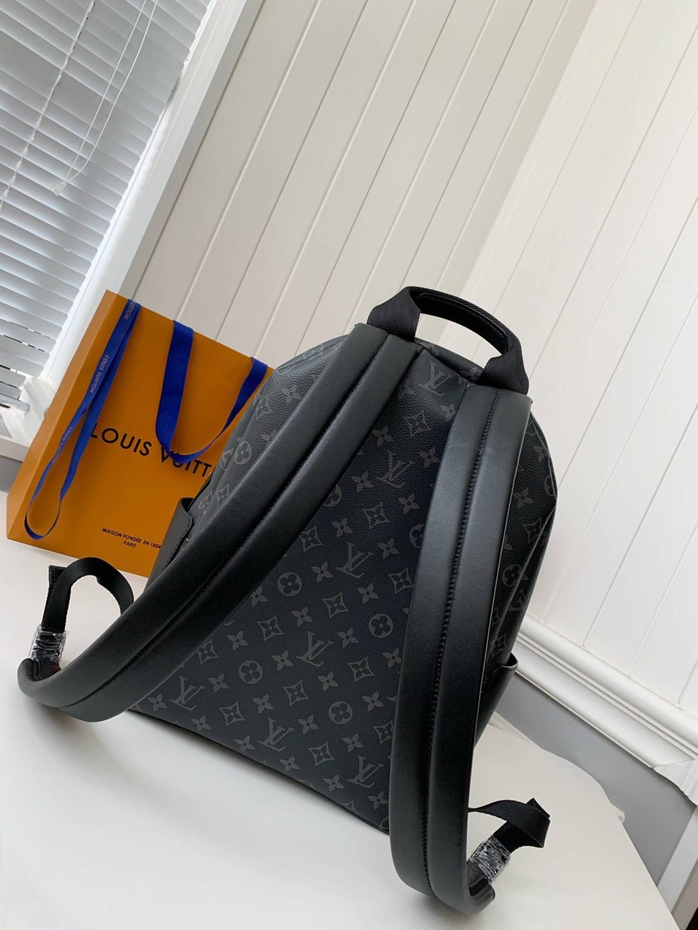 Louis Vuitton 24s New DISCOverY Small Backpack M20558, Top Quality Size: 29 * 38 * 20cm