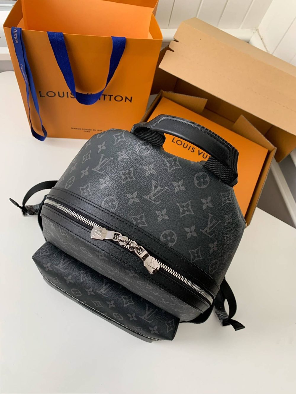 Louis Vuitton 24s New DISCOverY Small Backpack M20558, Top Quality Size: 29 * 38 * 20cm