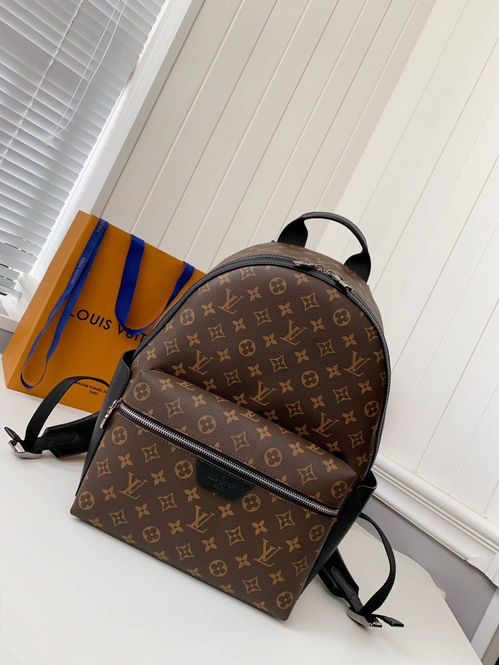 Louis Vuitton 24s New DISCOverY Small Backpack M46684, Top Quality   ?Size: 29 * 38 * 20cm