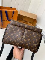 Louis Vuitton 24s New DISCOverY Small Backpack M46684, Top Quality   ?Size: 29 * 38 * 20cm