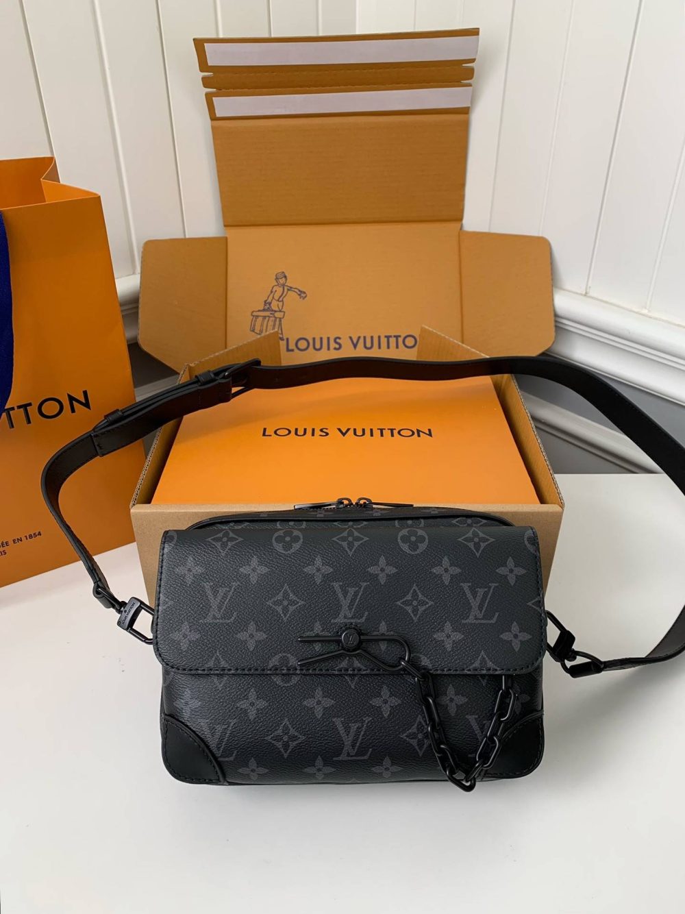 Louis Vuitton Autumn/Winter New STEAMER Black Flower Messenger Bag M46795, Top Quality