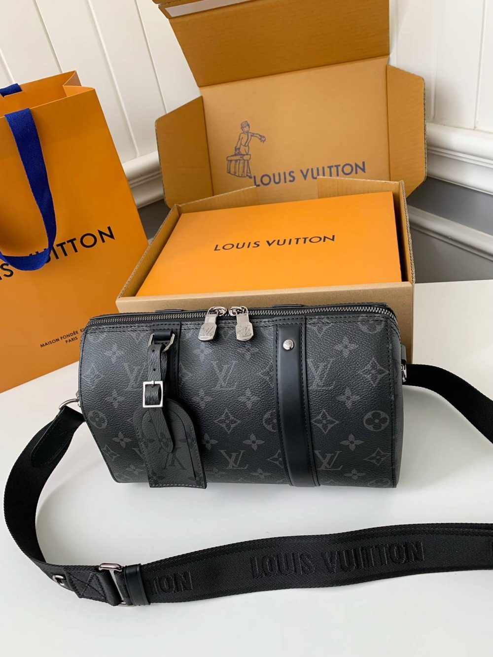 Louis Vuitton CITY KEEPALL Men's Handbag M45936, Top Quality Size: 27 * 17 * 13cm