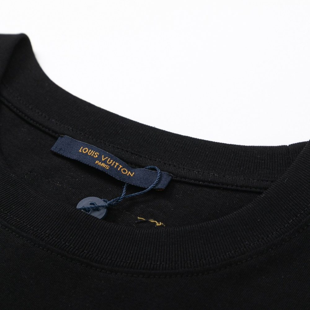 Louis Vuitton Logo lettering T-shirt with 23SS neckline