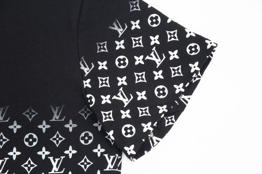 Louis Vuitton 230,000 new T-shirts for spring and summer