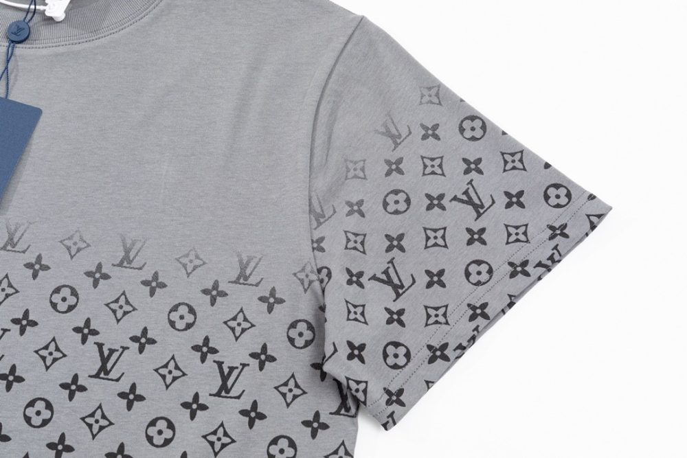 Louis Vuitton 230,000 new T-shirts for spring and summer