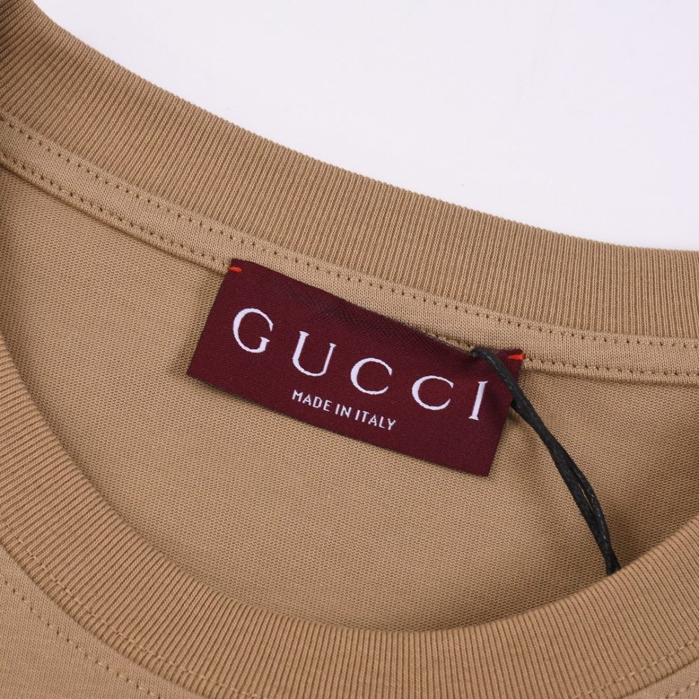 Gucci Gradient Letter Logot shirt