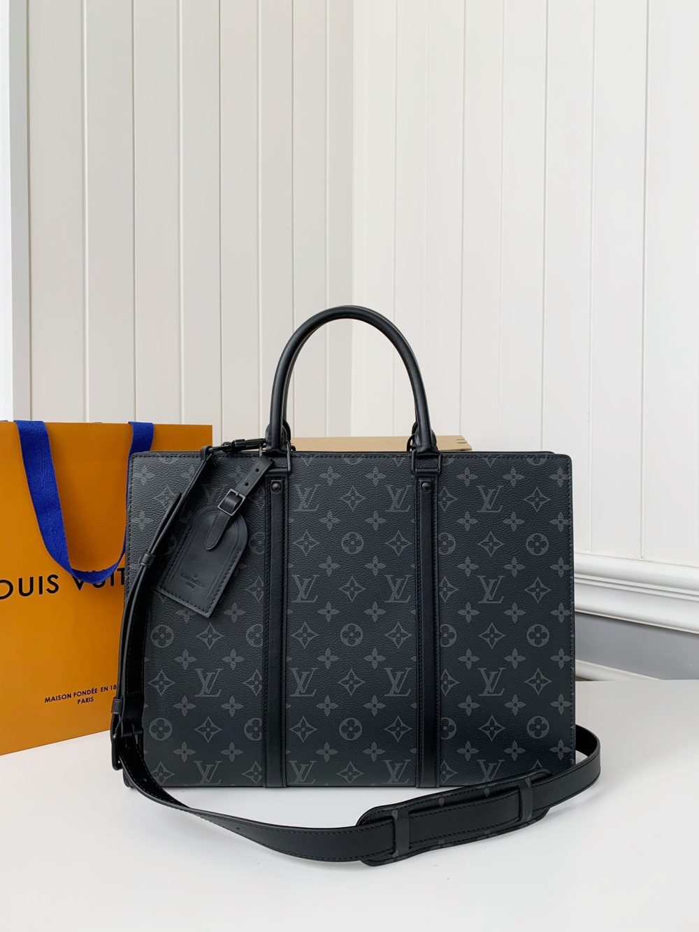 Louis Vuitton's new Sac Plat Horizontal Zippé men's black flower briefcase M45165 Size: 31*39*8.5cm