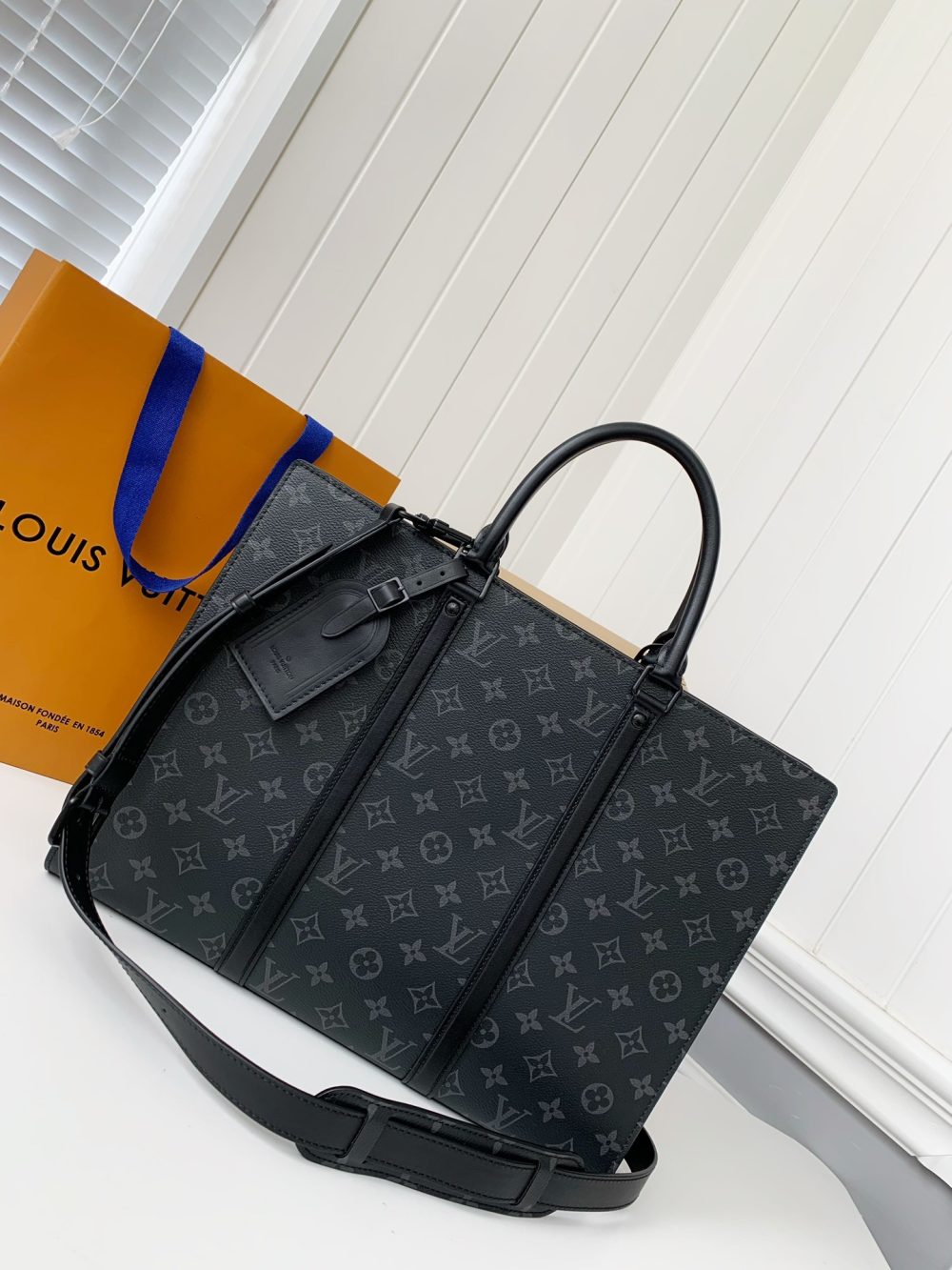 Louis Vuitton's new Sac Plat Horizontal Zippé men's black flower briefcase M45165 Size: 31*39*8.5cm