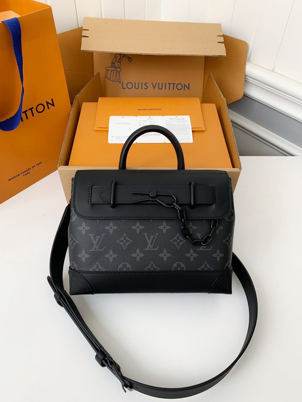 Louis Vuitton's new Sac Plat Horizontal Zippé men's black flower briefcase M45165 Size: 31*39*8.5cm