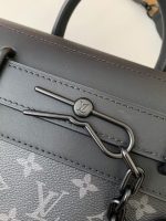 Louis Vuitton's new Sac Plat Horizontal Zippé men's black flower briefcase M45165 Size: 31*39*8.5cm