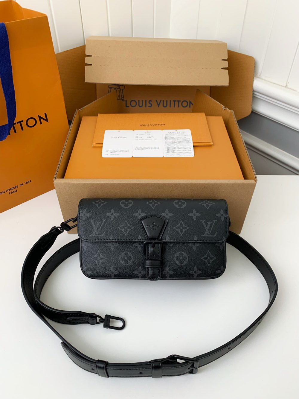 Louis Vuitton New season Montsouris Mini Bag M83567  Size：22*12*6cm