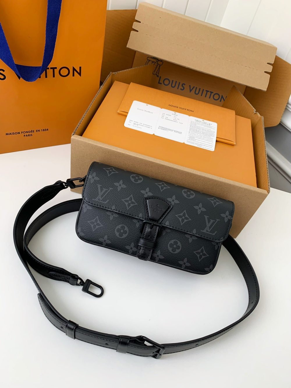 Louis Vuitton New season Montsouris Mini Bag M83567  Size：22*12*6cm