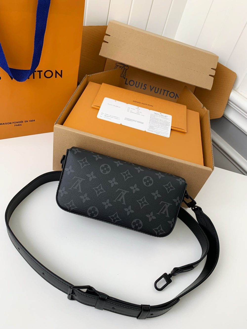 Louis Vuitton New season Montsouris Mini Bag M83567  Size：22*12*6cm