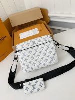 Louis Vuitton The new TRIO Postman Pack M24753  Size： 25*18.5*7cm