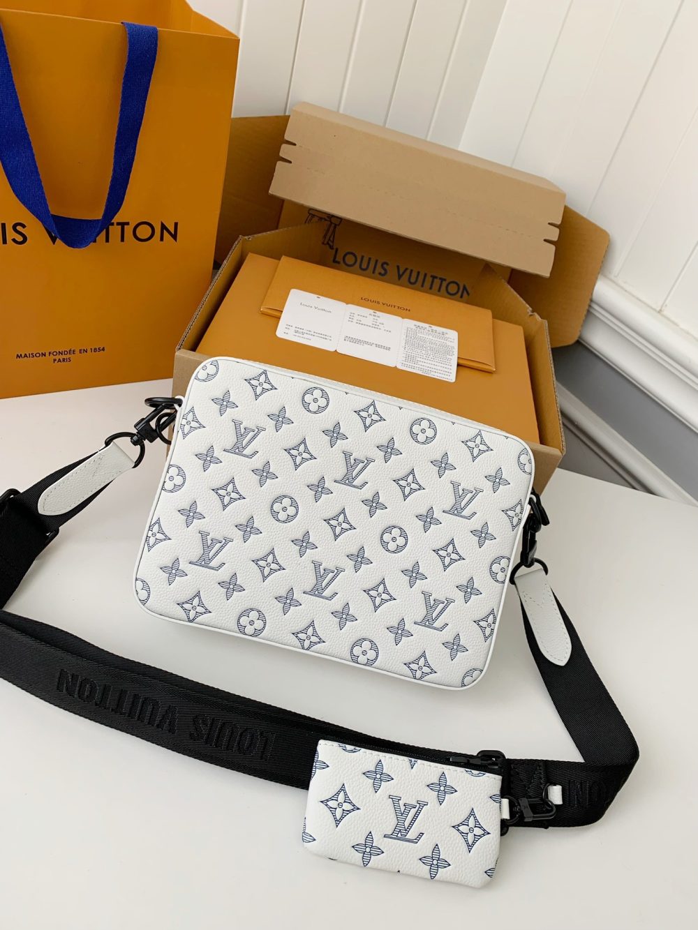 Louis Vuitton The new TRIO Postman Pack M24753  Size： 25*18.5*7cm